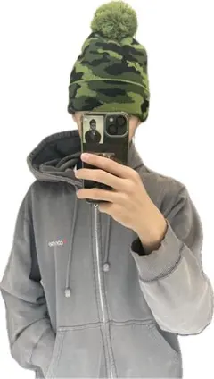 値引き可能‼️迷彩色ポンポン付きニット帽 ステッカープレゼント中!!