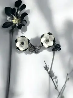 花と蝶のデザイン ピアス