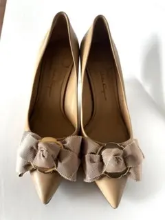 Salvatore Ferragamo ベージュリボンパンプス 7.5