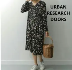 URBAN RESEARCH DOORS　ダークフラワーガウンワンピース