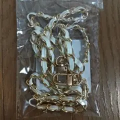 ゴールドとホワイトのショルダーストラップ