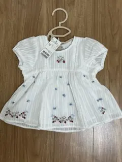 新品 petit main いちご刺繍パフチュニック ホワイト 90cmのサムネイル