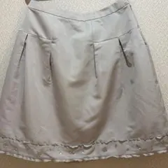 トゥービーシックフレアスカート ビジュー装飾のサムネイル