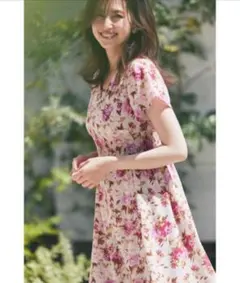 新品未開封＊トッコ　Vネックフラワーワンピース　華やかデート上品エレガント春夏