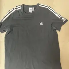 adidas ブラックTシャツ