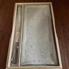 新品未使用 絹製帯揚げ 薄い緑のグラデーション　花模様