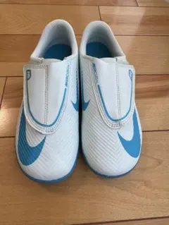 NIKE トレーニングシューズ　19センチ
