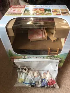 はじめてのシルバニアファミリー　ハウスセット　人形　シルクネコファミリー　4体付