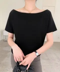 ブラック オフショルダー 半袖 Tシャツ