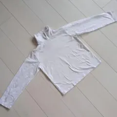 ホワイト長袖タートルネックカットソー 9Y