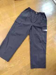 黒のカーゴパンツ ウエストゴム 4ポケット
