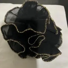 黒いバラ　シュシュ