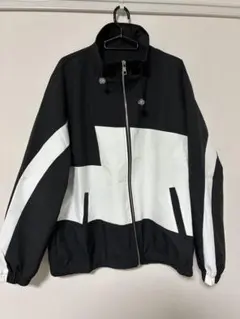 ナイロンジャケット 黒