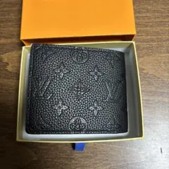 黒の二つ折り財布のサムネイル