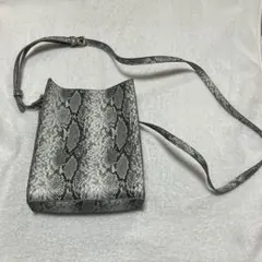 ヘビ柄ショルダーバッグ