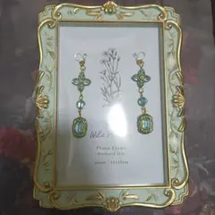 エメラルドグリーン花モチーフイヤリング