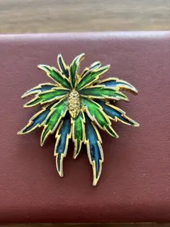 葉デザイン　ブローチ