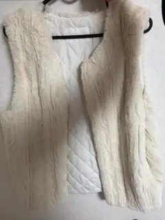 アイボリー ファーベスト ノースリーブ