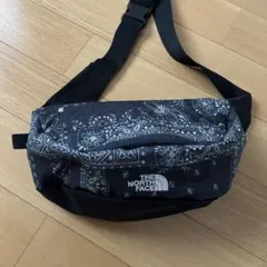 THE NORTH FACE ボディバッグ バンダナ柄　スイープ