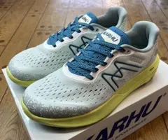 新品 スニーカー