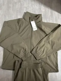 【定価¥3,990】ユニクロ ウルトラストレッチアクティブブルゾン カーキ