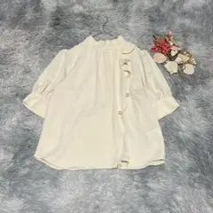 TONAL トーナル（M）5分袖 ブラウス パール付 フリル ハイネック 上品のサムネイル