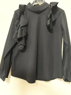 新品レキップ（ヨシエイナバ）フリル付きハイネック長袖シャツ 黒のサムネイル