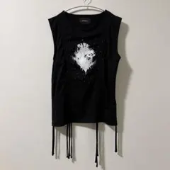 【GRANCY】　シャーリングデザインラインストーングラフィックノースリーブT