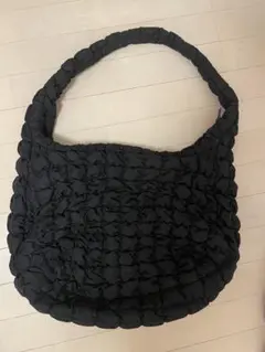 COS ブラック　キルティングショルダーバッグ