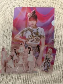 IVE レイ　ガウル　トレカクリアファイル　ペーパースタンド