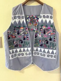 新品未使用　刺繍　ベスト　リバーシブル　個性的　オシャレ