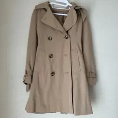 ベージュ ダブルブレスト トレンチコート