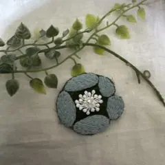 ＊ハンドメイドブローチミナペルホネンdear ꕤ ✳︎パール