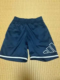 adidas ネイビー ショートパンツ　　　　　　　サイズ150