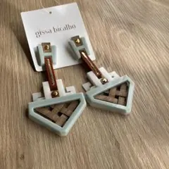 新品未使用　gissa bicalho トライアングルピアスのサムネイル