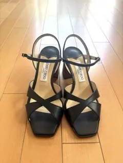 JIMMY CHOO ブラックストラップサンダル　今だけSALE！のサムネイル