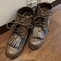 フリンジ付きブラウンブーツ