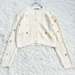 y8857 良品✨ZARA オープンニットフラワー刺繍カーディガン ショート丈のサムネイル
