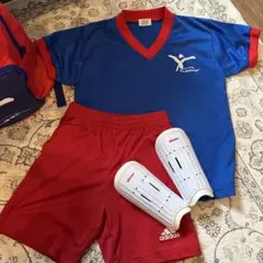 美品　コスモ　サッカーウェア　青シャツ 赤いパンツ　ひざあて 110〜120