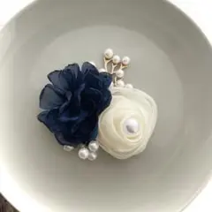 311ハンドメイドコサージュ　卒園式入園式　ハレの日　ネイビー×ホワイト