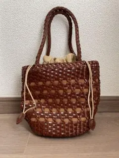 ブラウン編み込みかごバッグ