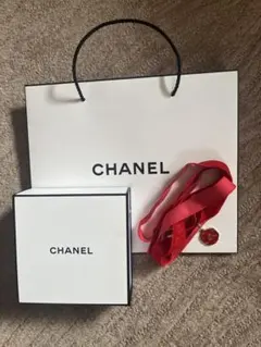 CHANEL リボン、カメリアチャーム、ギフトバッグとボックス