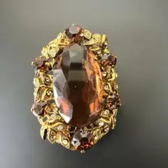 ブラウンオーバル型ブローチ