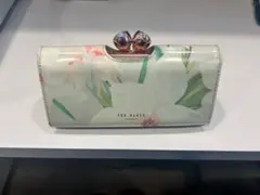 テッドベイカー くすみピンク 財布のサムネイル