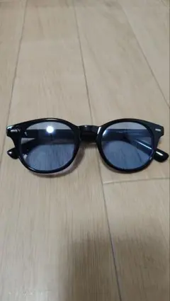 ウェリントン型 サングラス ブラックフレーム