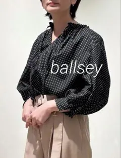 Ballsey ドットフリルネックブラウス　トゥモローランド　長袖のサムネイル