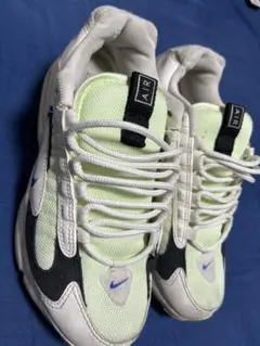 ナイキ　スニーカー