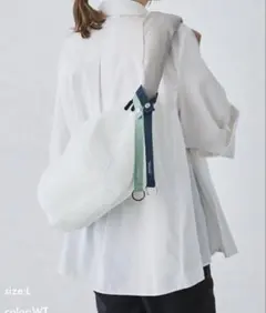 【新品未使用】EDITA ショルダーバッグ　ボディバッグ　ホワイト　Lサイズ