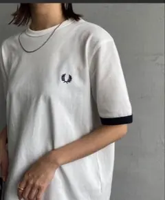 FRED PERRYワンポイントロゴ刺繍 鹿のTシャツ