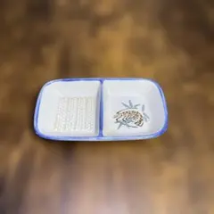 青と白の二つ仕切り皿